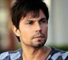 Actor-Randeep-Hooda-Contact