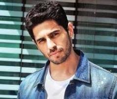 Actor-Sidharth-Malhotra-Contact