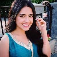 Actress-Simi-Chahal-Contact