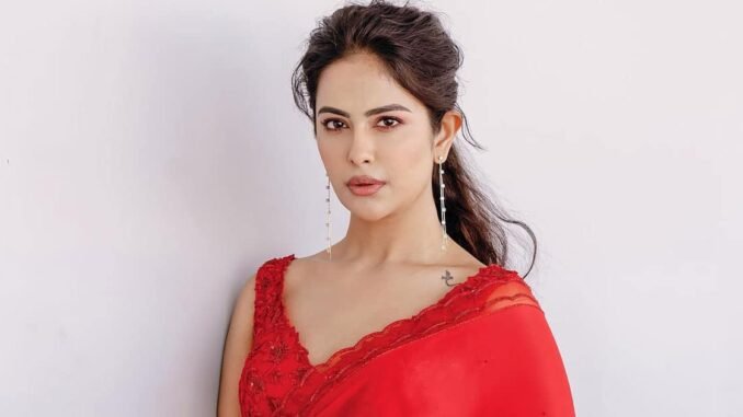 avika-gor-elated-on-response-to-her-debut-film-i-go-to-school-in-kazakhstan-001